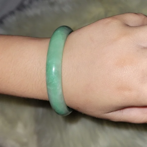 Jade Bangle - Picture 3 of 7